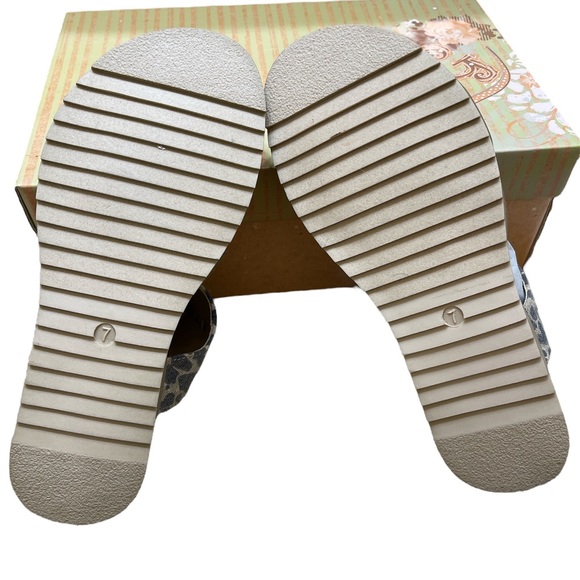 Very G Jayla 2 Tan Leopard Starppy Sandals - Picture 8 of 8